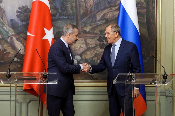 Fidan və Lavrov Krım tatarlarını müzakirə etdi 