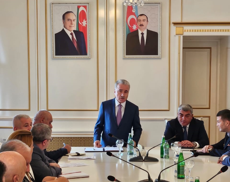 Yeni icra başçısı kollektivə təqdim olundu