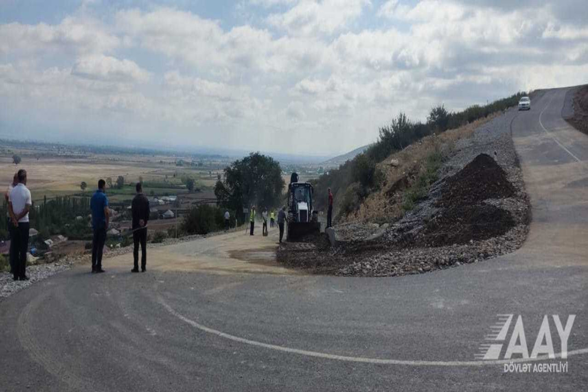 Şəkidə sel yollarda fəsadlar yaratdı