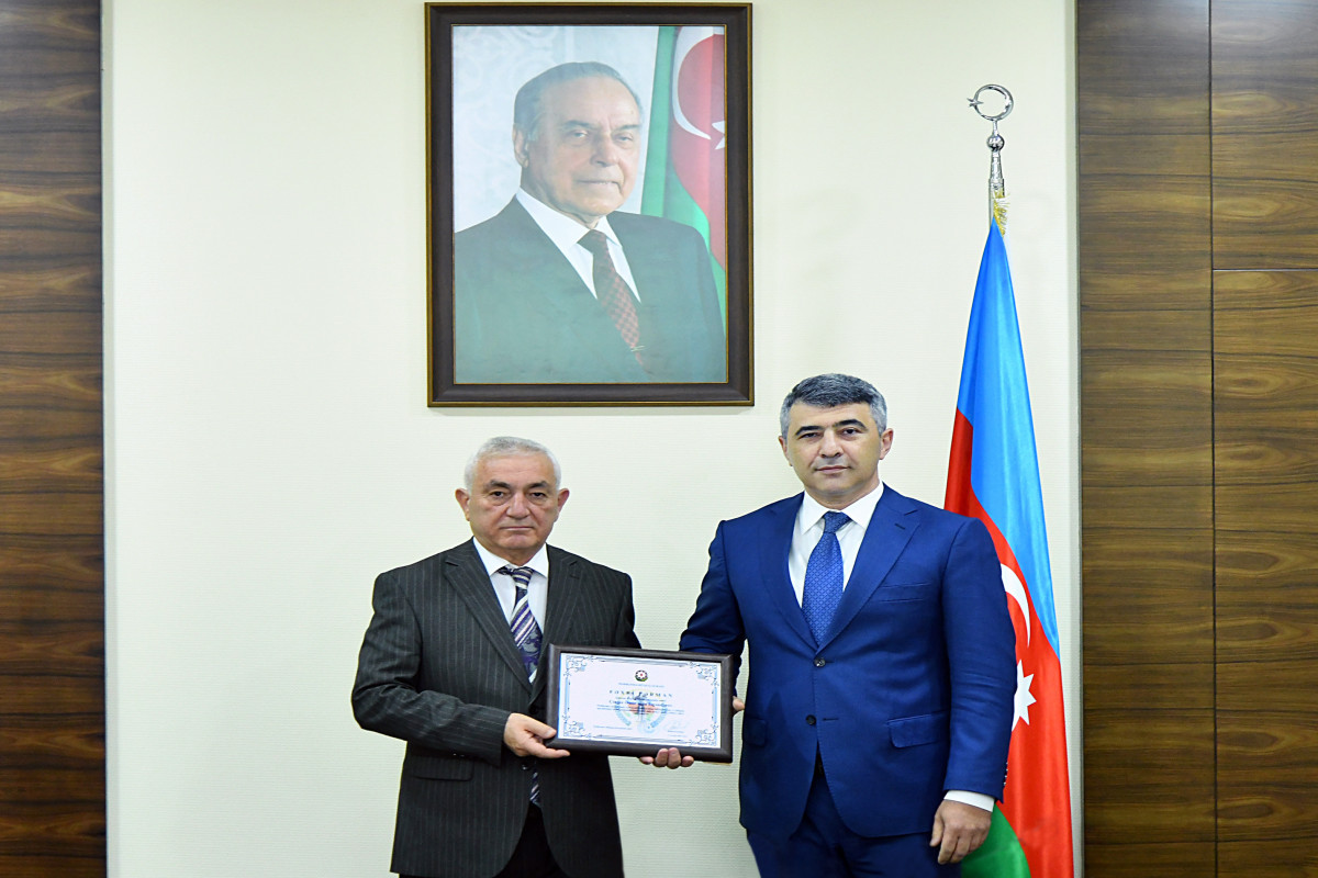 Məhkəmə sədri təqaüdə göndərildi