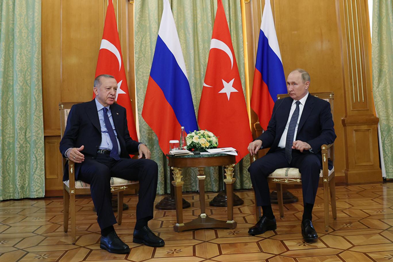 Putin Ərdoğana film göstərdi