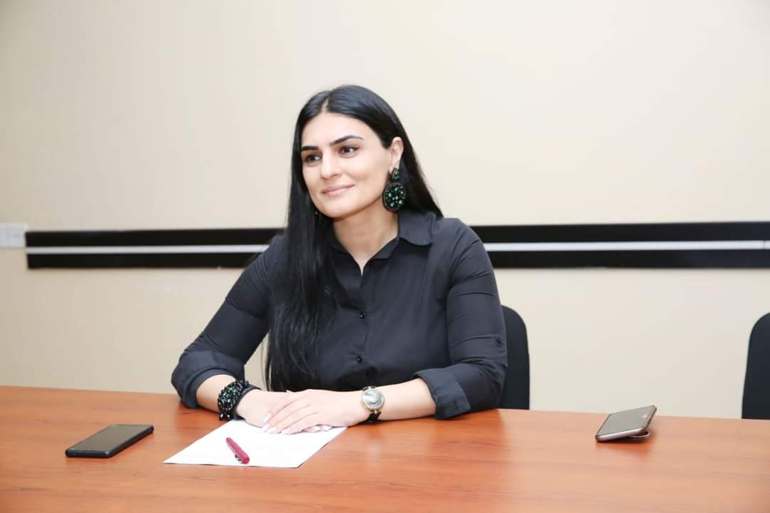 Söylədiklərin qədər deyil, etdiklərin qədərsən - “İlin gənc müəllimi” YAZIR
