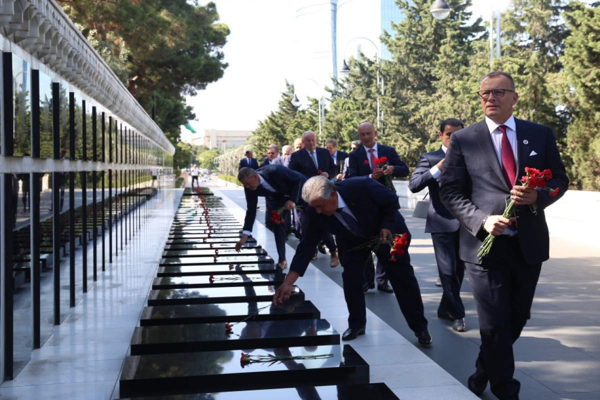 Slovakiya Milli Şurasının sədri Şəhidlər xiyabanında - FOTO