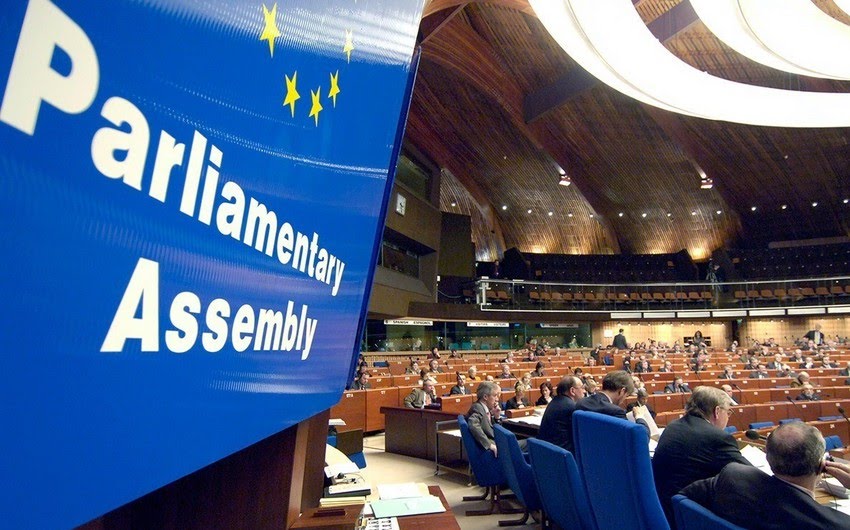 Deputatlar Fransaya gedir