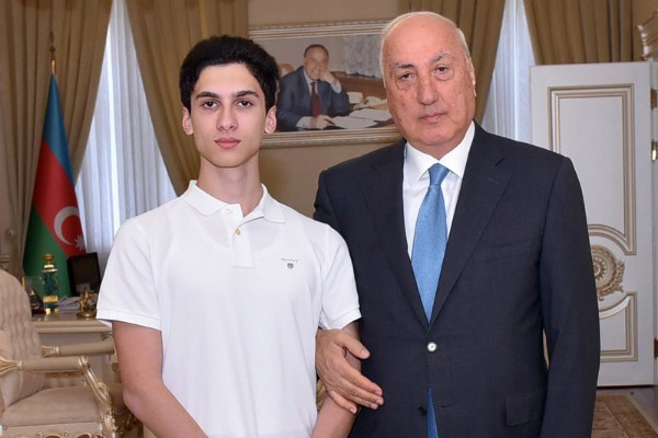 İcra başçısı Raquf Orucovun oğlunu təbrik etdi - FOTO