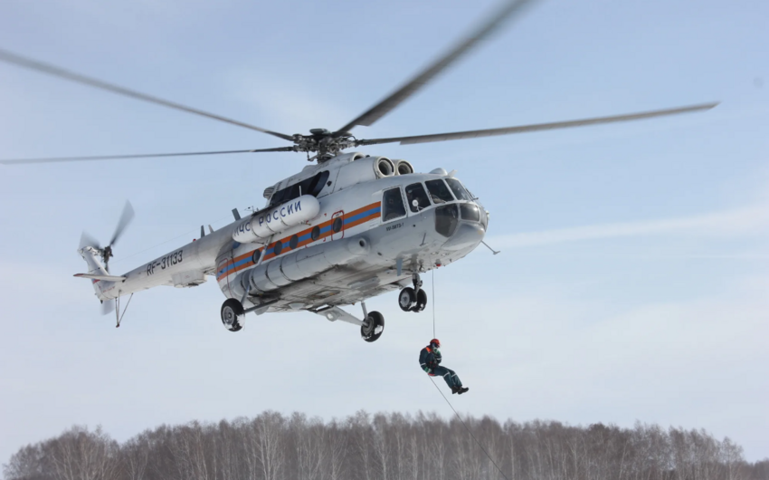 3 nəfəri daşıyan helikopter qəzaya uğradı