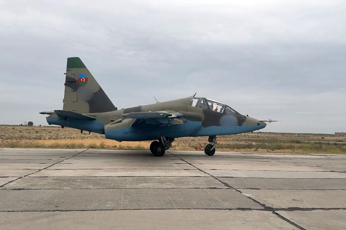 Ordumuz Su-25 qırıcılarını havaya qaldırdı - VİDEO