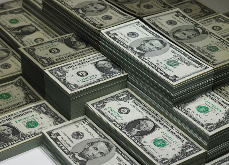 Gəlirlər artdı - Büdcədə 5 milyard dollardan çox profisit yarandı