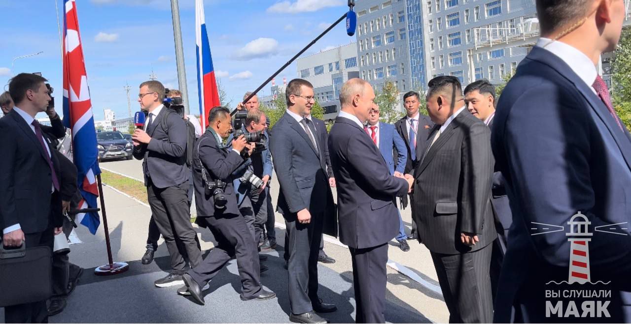 Putin Kim Çen İnlə görüşdü - VİDEO