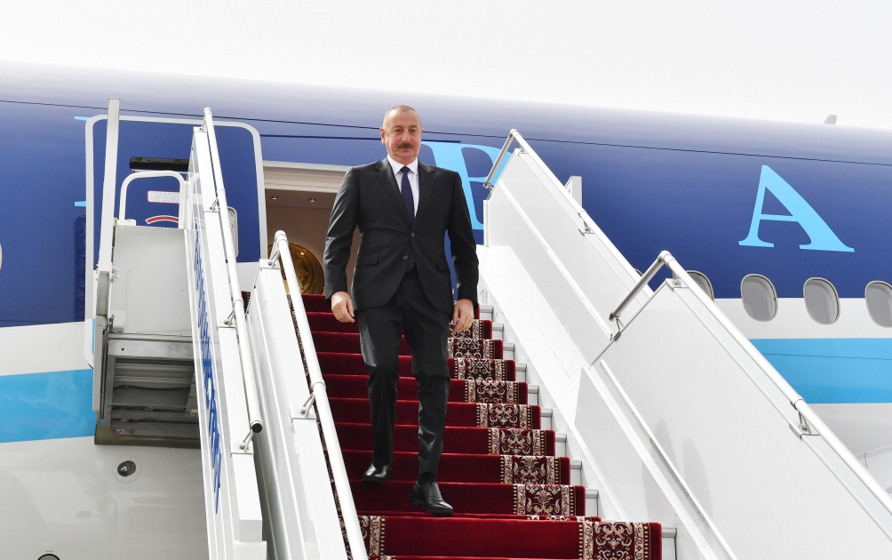 İlham Əliyev Tacikistana getdi - FOTOLAR