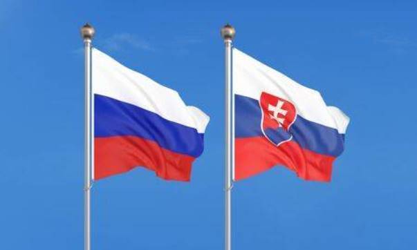 Slovakiya rus diplomatı ölkədən qovur