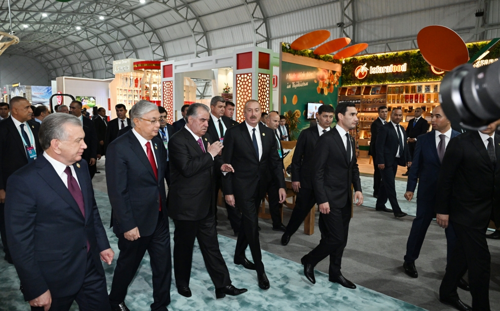 Prezident Düşənbədə sərgiyə qatıldı - YENİLƏNİB