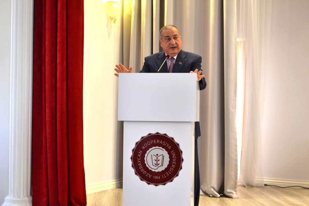 Eldar Quliyev yeni qəbul olmuş tələbələrlə görüşdü - FOTOLAR