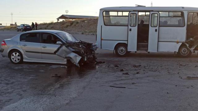 Fəhlələri daşıyan avtobus qəzaya uğradı - 15 yaralı var 