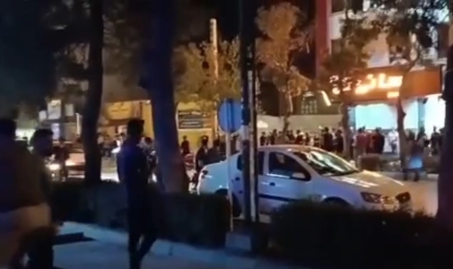 İranda kütləvi aksiyalar - Polis atəş açdı