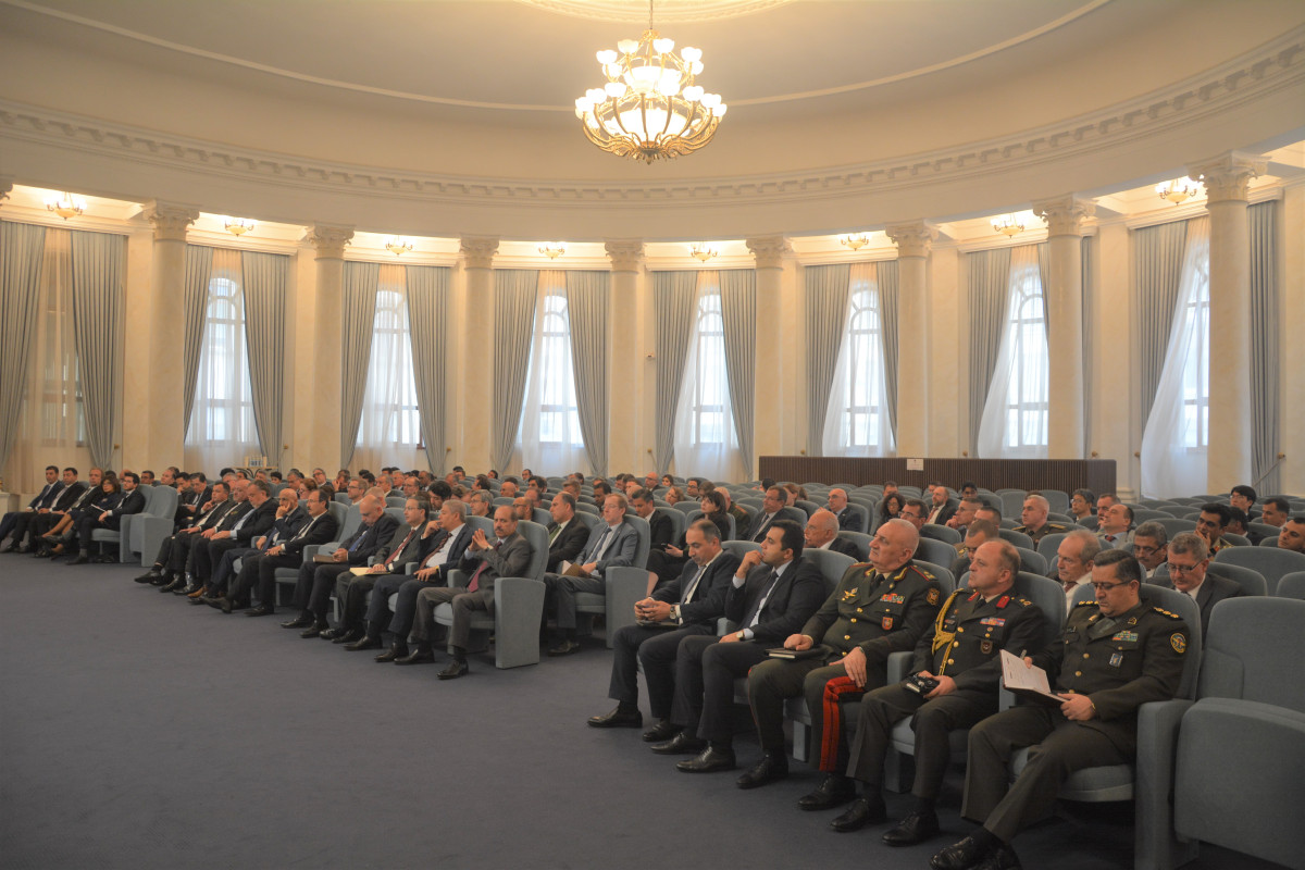 ABŞ Senatındakı dinləmə şoudan savayı bir şey deyildi
