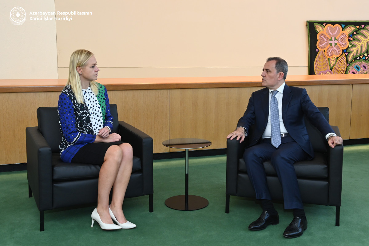 Ceyhun Bayramov finlandiyalı həmkarı ilə görüşüb