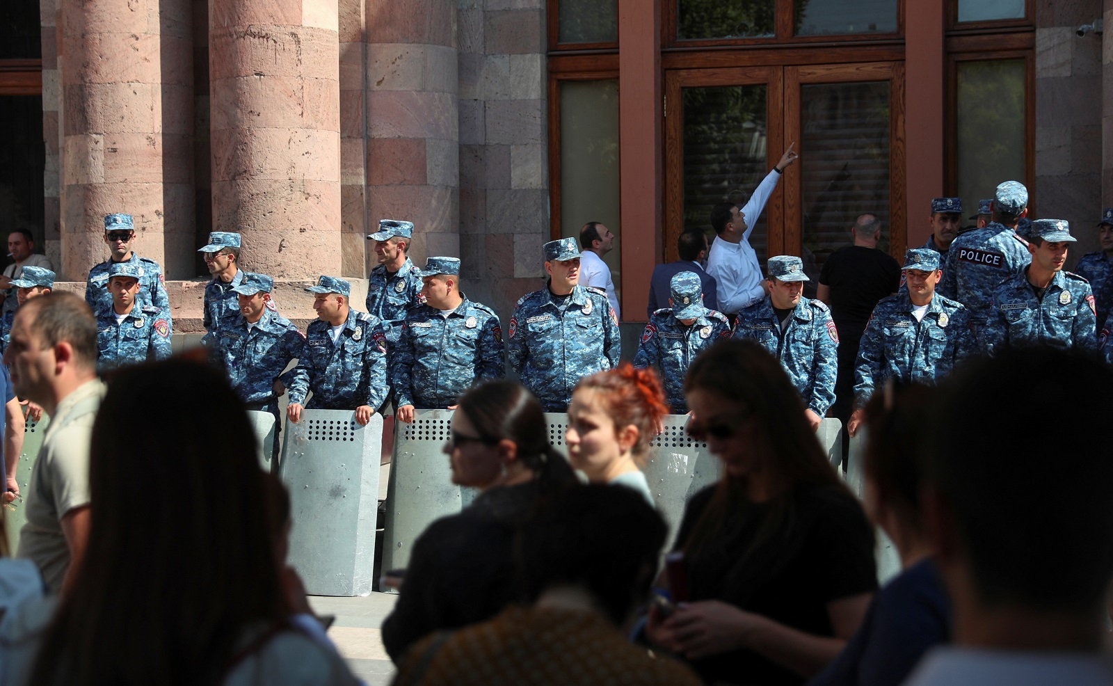 İrəvanda çaxnaşma: Paşinyan istefa verəcək?