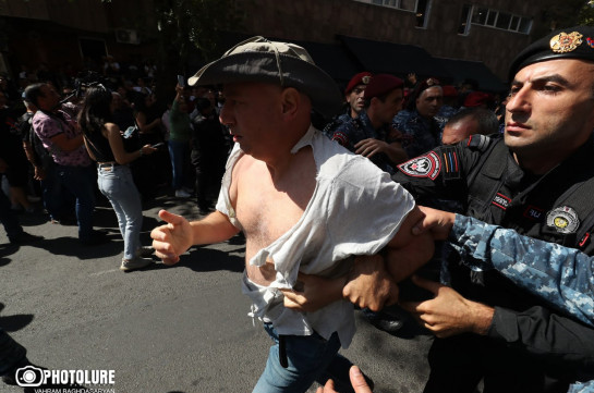 Ermənistan polisi 350 nəfəri saxlayıb