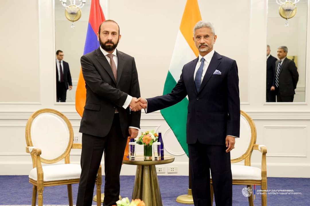 Mirzoyan hindistanlı həmkarı ilə danışıqlar apardı 