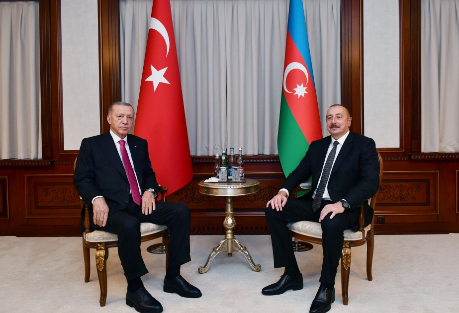 Prezidentlərin təkbətək görüşü KEÇİRİLİB