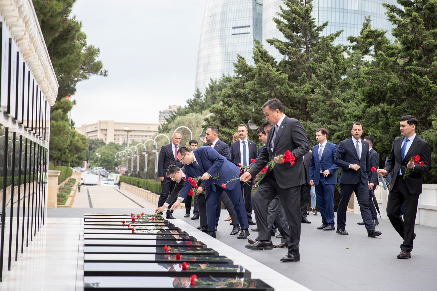 TDT-nin nümayəndələri Fəxri Xiyaban və Şəhidlər Xiyabanını ziyarət edib - FOTO