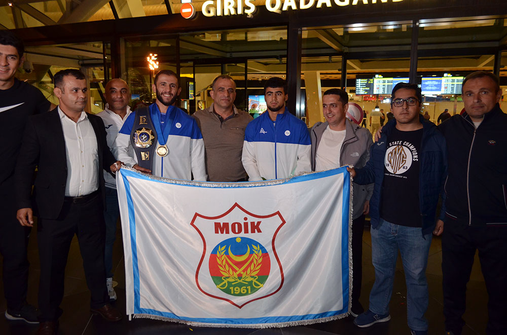 Dünya çempionatında uğurla çıxış edən idmançılar Vətənə qayıtdılar
