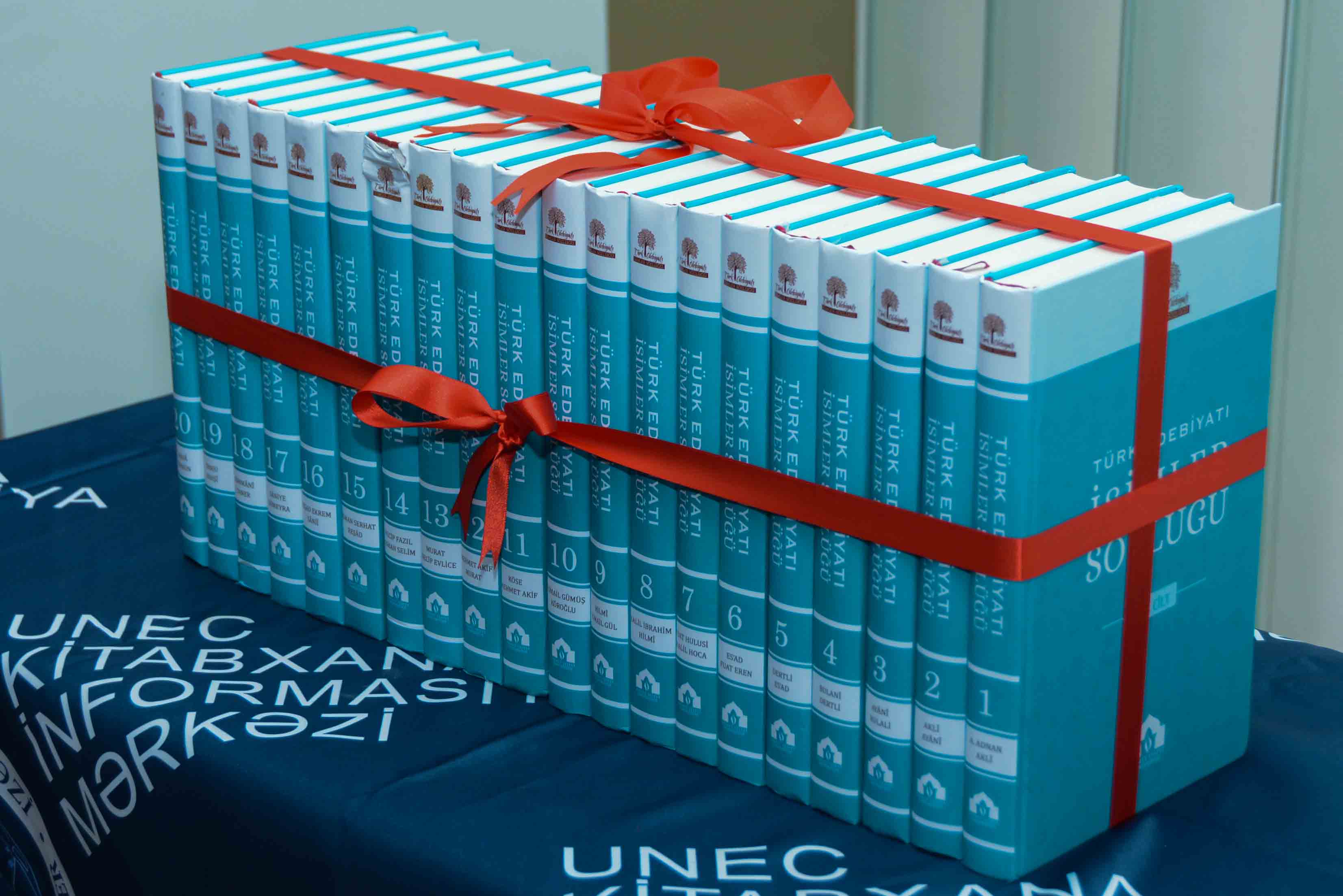 UNEC-də 20 cildlik yeni kitabın təqdimatı oldu - FOTOLAR