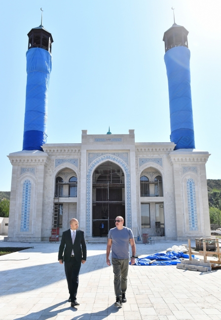 İlham Əliyev Zəngilan şəhər məscidində görülən işlərlə tanış oldu - FOTOLAR