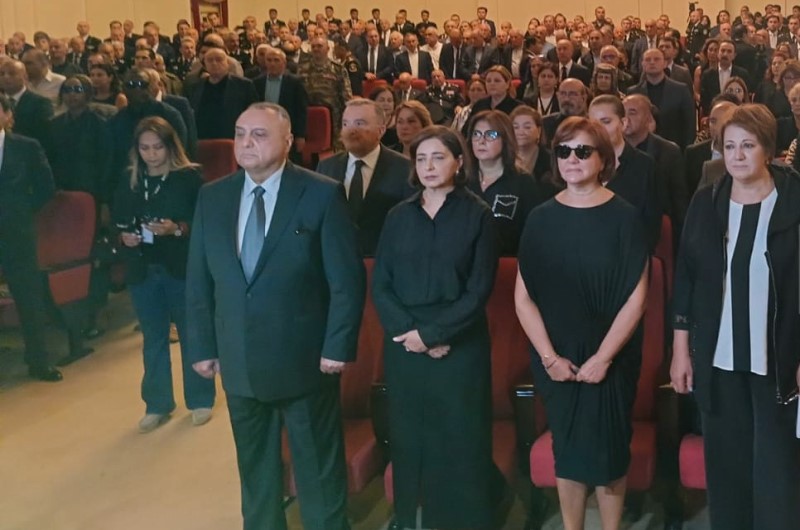 Eldar Mahmudov da üzə çıxdı - FOTO