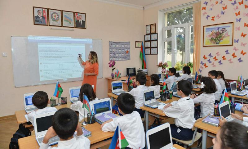 Şagirdlər niyə esse yaza bilmir... - Təhsil sistemi şagirdlərin robot olmasına xidmət edir