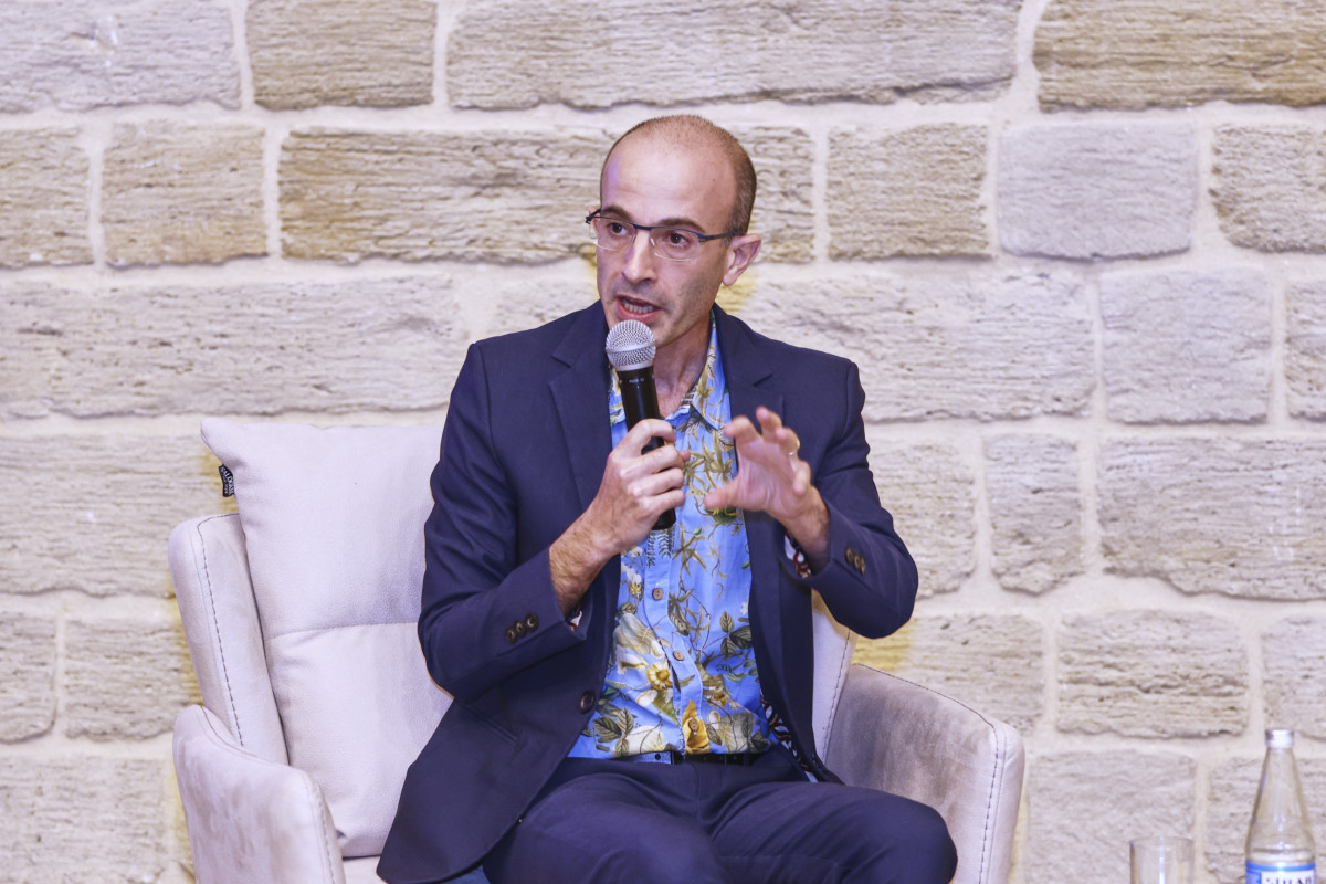 Yuval Noah Hararinin Bakıda oxucularla görüşü keçirilib