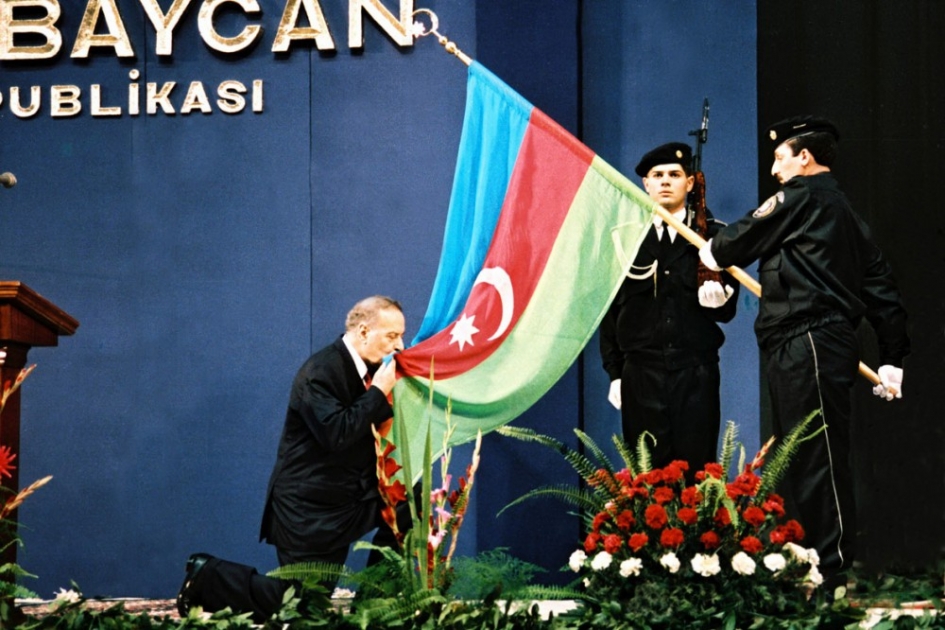 30 il əvvəl: Heydər Əliyevin namizədlik vəsiqəsi - FOTO