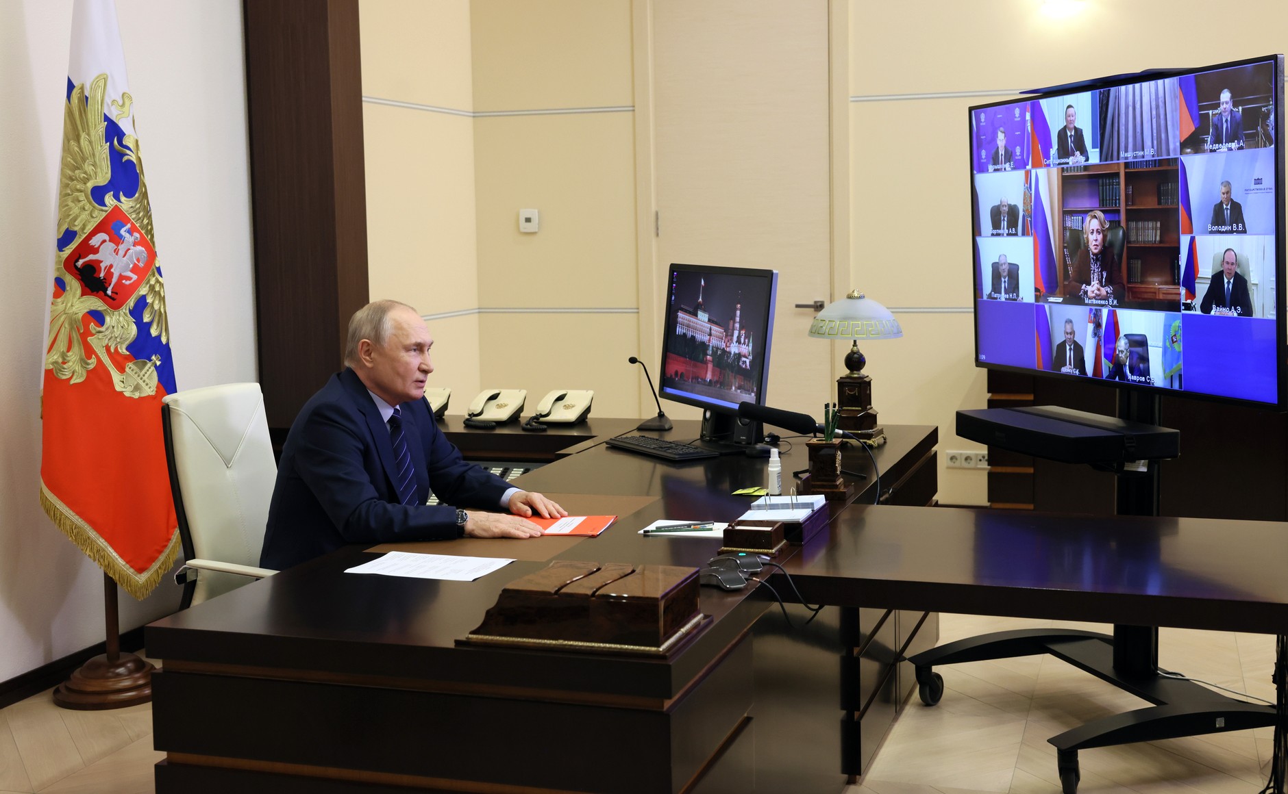 Putin Təhlükəsizlik Şurasını topladı