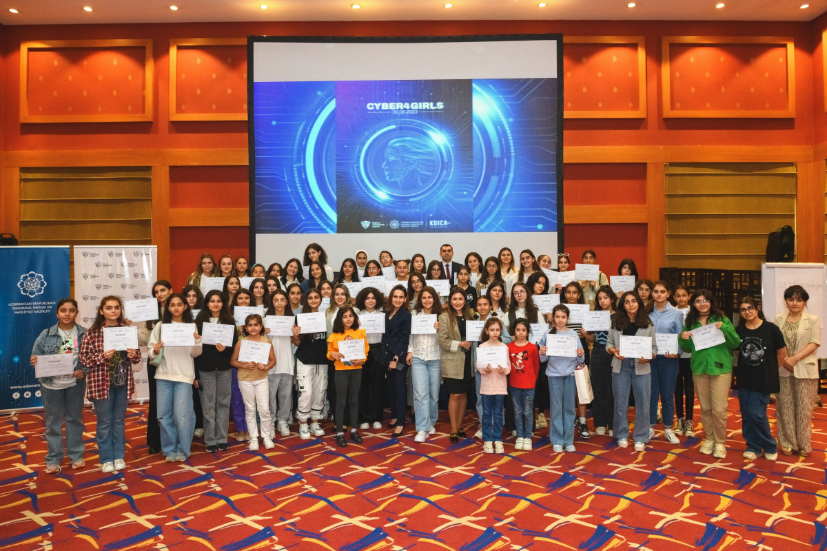 Qızlar üçün “Cyber4Girls” təlimi keçirilib - FOTO