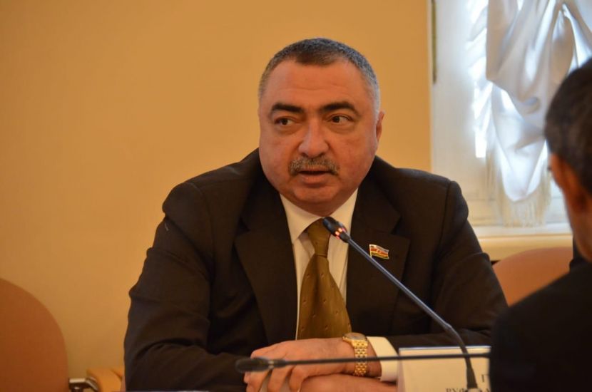 Heç kim pitixanaya qiymət göstərişi verməməlidir - Deputatdan ETİRAZ