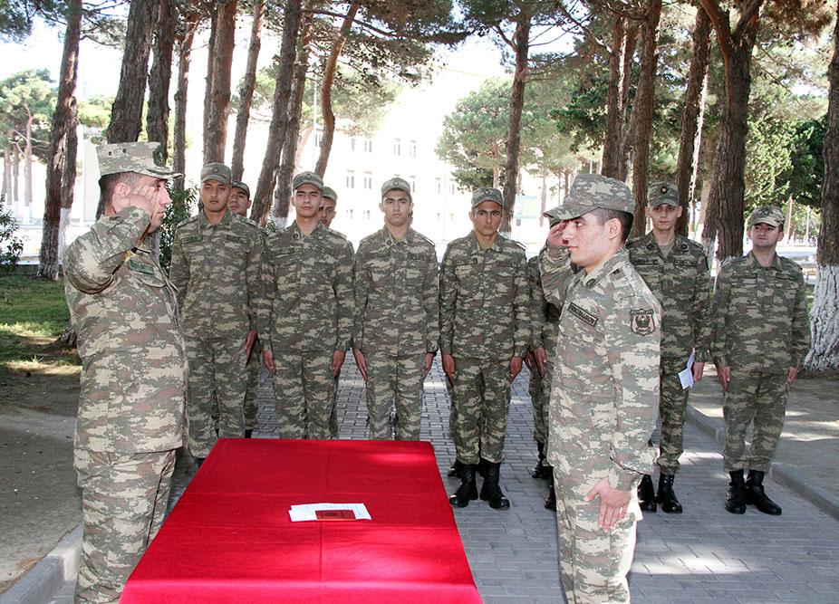 Hərbi qulluqçuların tərxisi davam edir