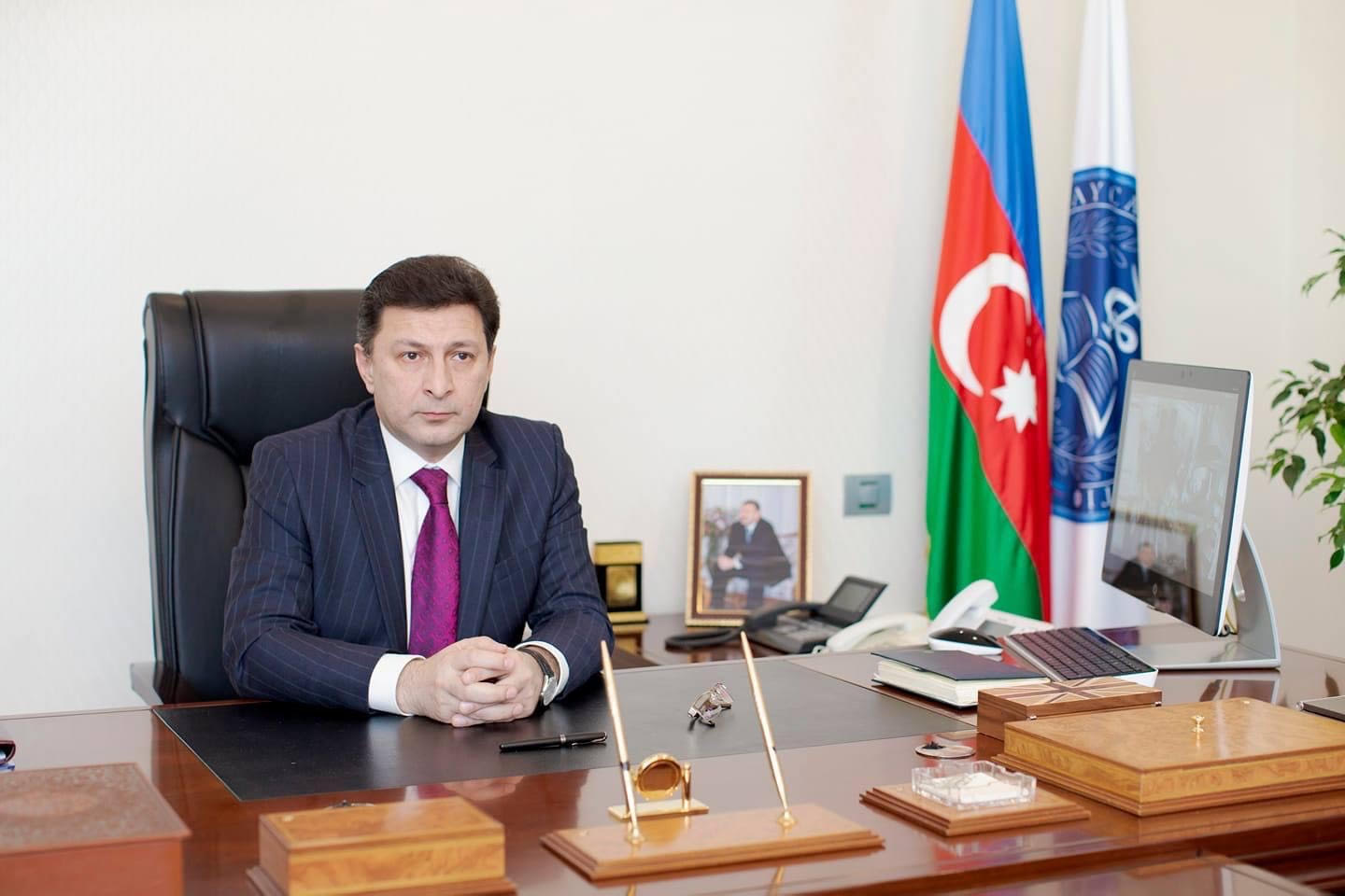Rəhbərlikdə yaş məhdudiyyəti olmalıdır - Rektor