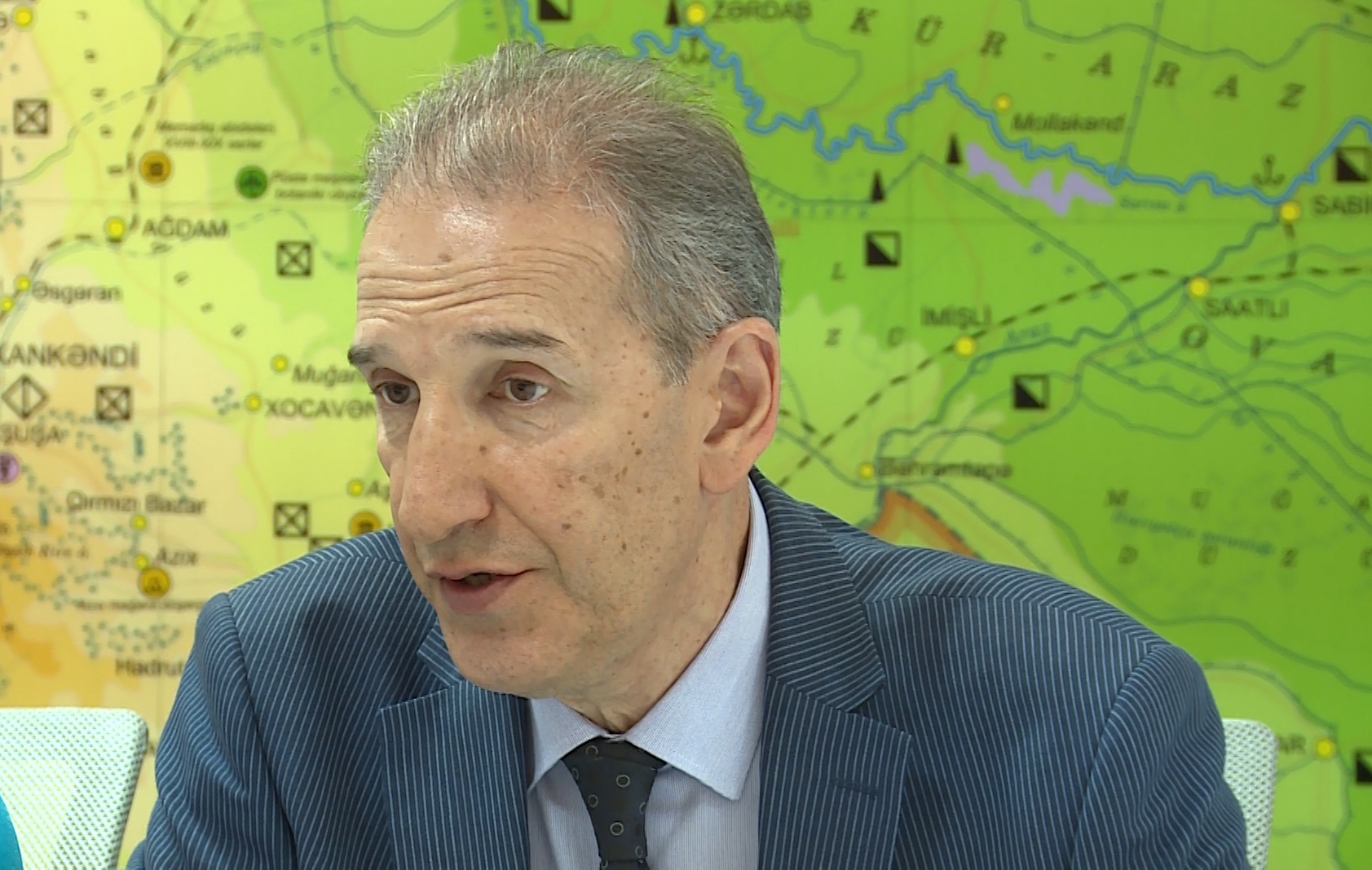 Nazir müşaviri avtomobil yanacağının keyfiyyətindən narazılıq etdi