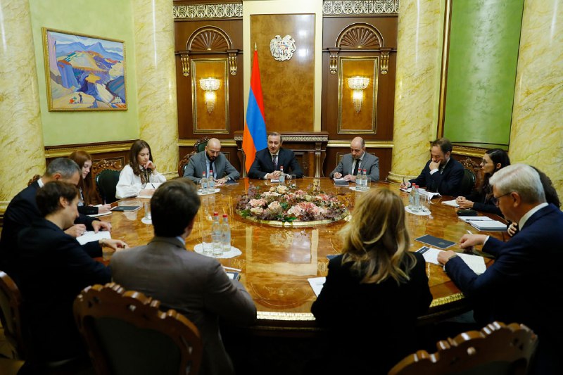 Qriqoryan Qərbin beyin mərkəzləri ilə Qafqazı müzakirə etdi