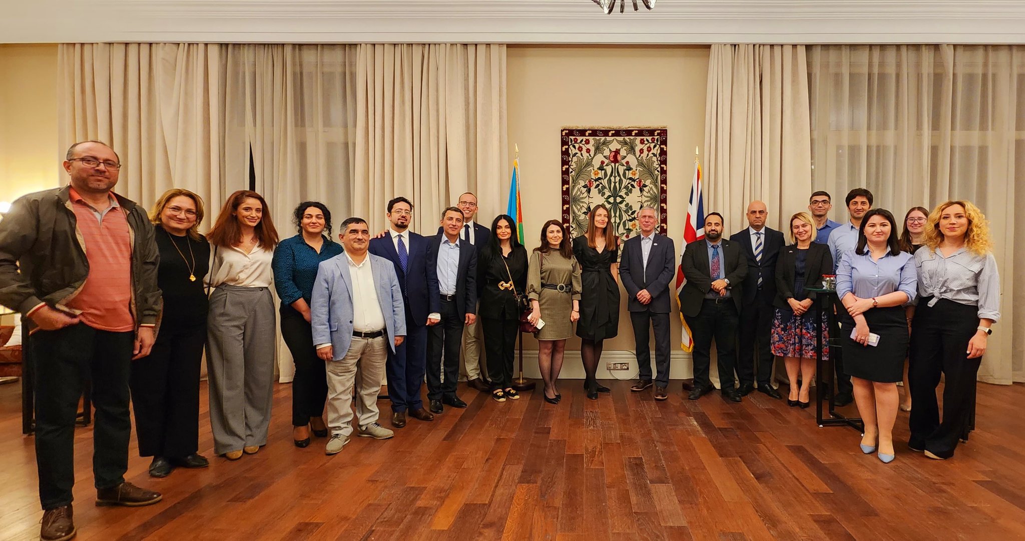 Səfir JST məzunları ilə görüşdü - FOTOLAR