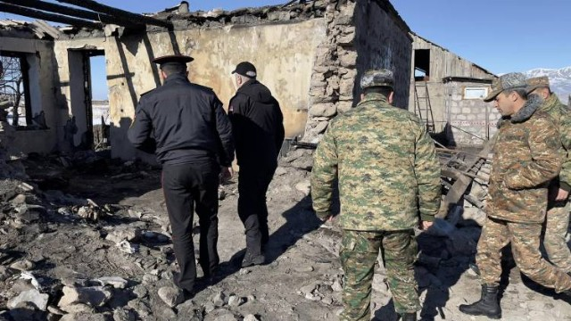 Ermənistanda 4 hərbi hissə komandirinə cinayət işi açıldı