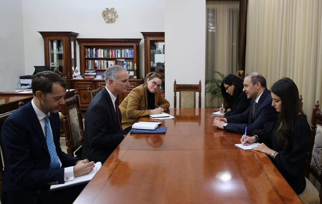 Lui Bono Qriqoryanla Ermənistan-Azərbaycandan danışdı