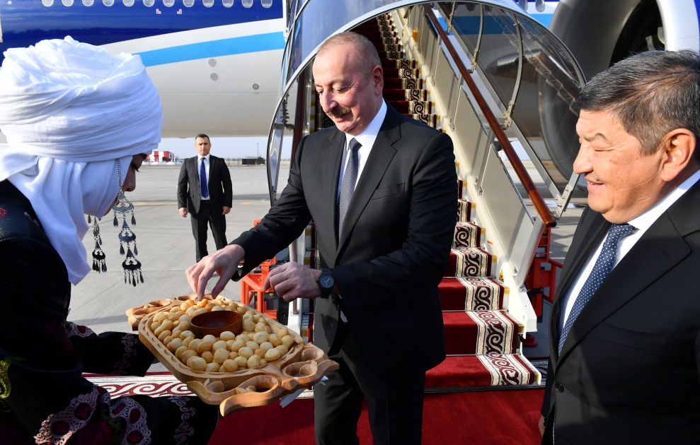 Prezident Qırğızıstana getdi - FOTOLAR