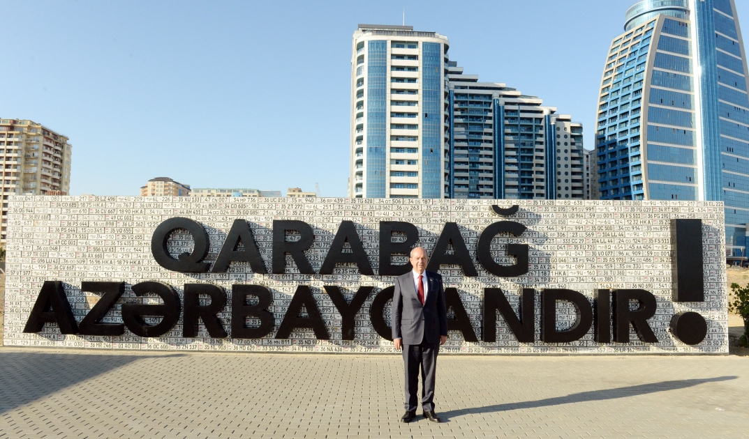 Ersin Tatar Hərbi Qənimətlər Parkında - FOTOLAR