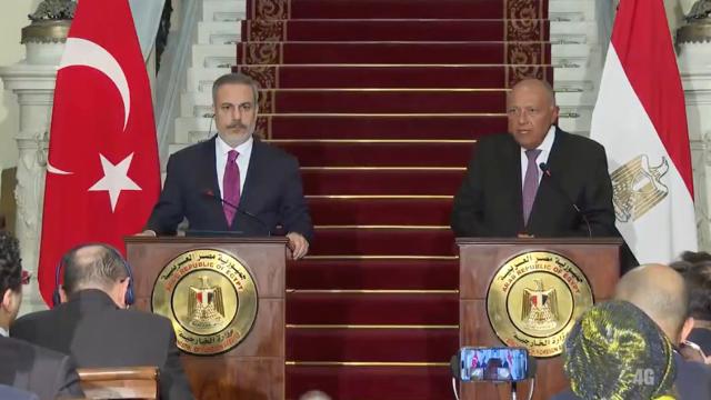 Qəzzada 300-ə yaxın Türkiyə vətəndaşı qalıb 