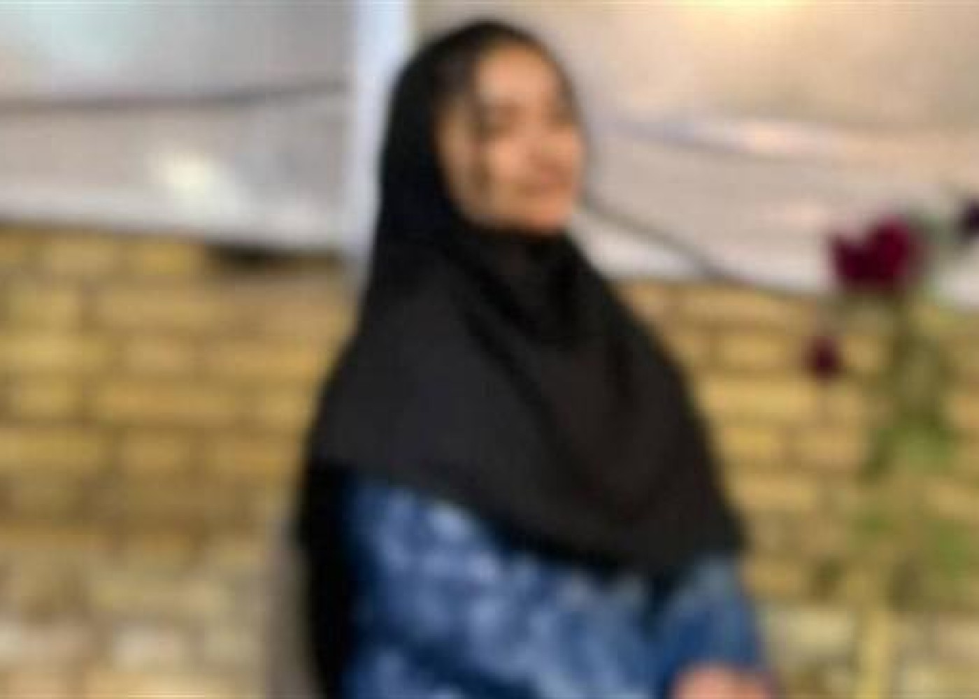 İranda məktəbli qız özünü baş örtüyü ilə asaraq intihar etdi