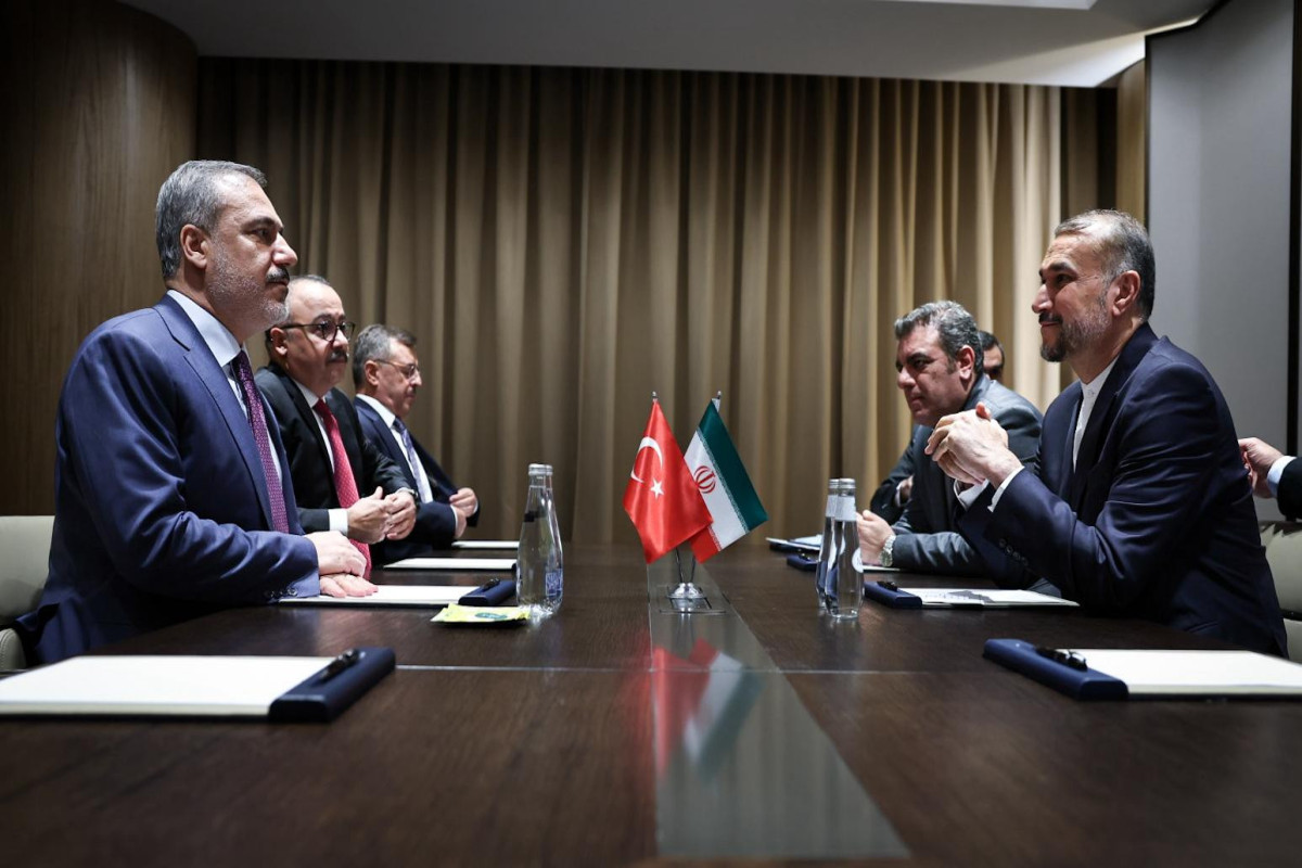 Hakan Fidan iranlı həmkarı ilə müzakirələr apardı