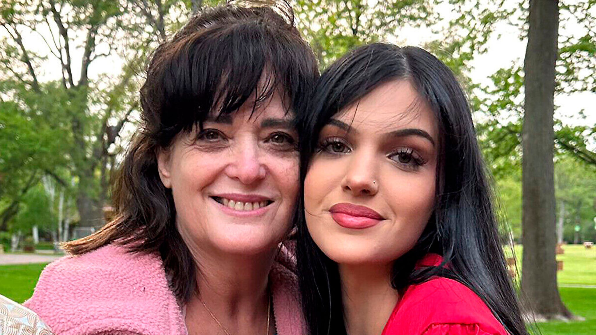 HƏMAS iki amerikalı qadını azad etdi