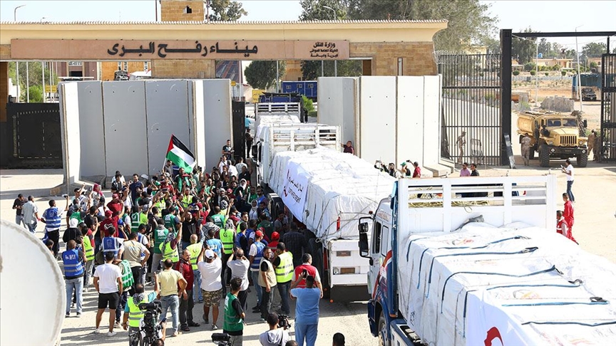 İlk humanitar yük maşınları Qəzzaya daxil oldu